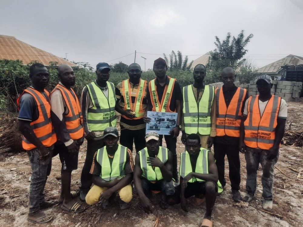 Stravolek Engineering site team wearing safety vests